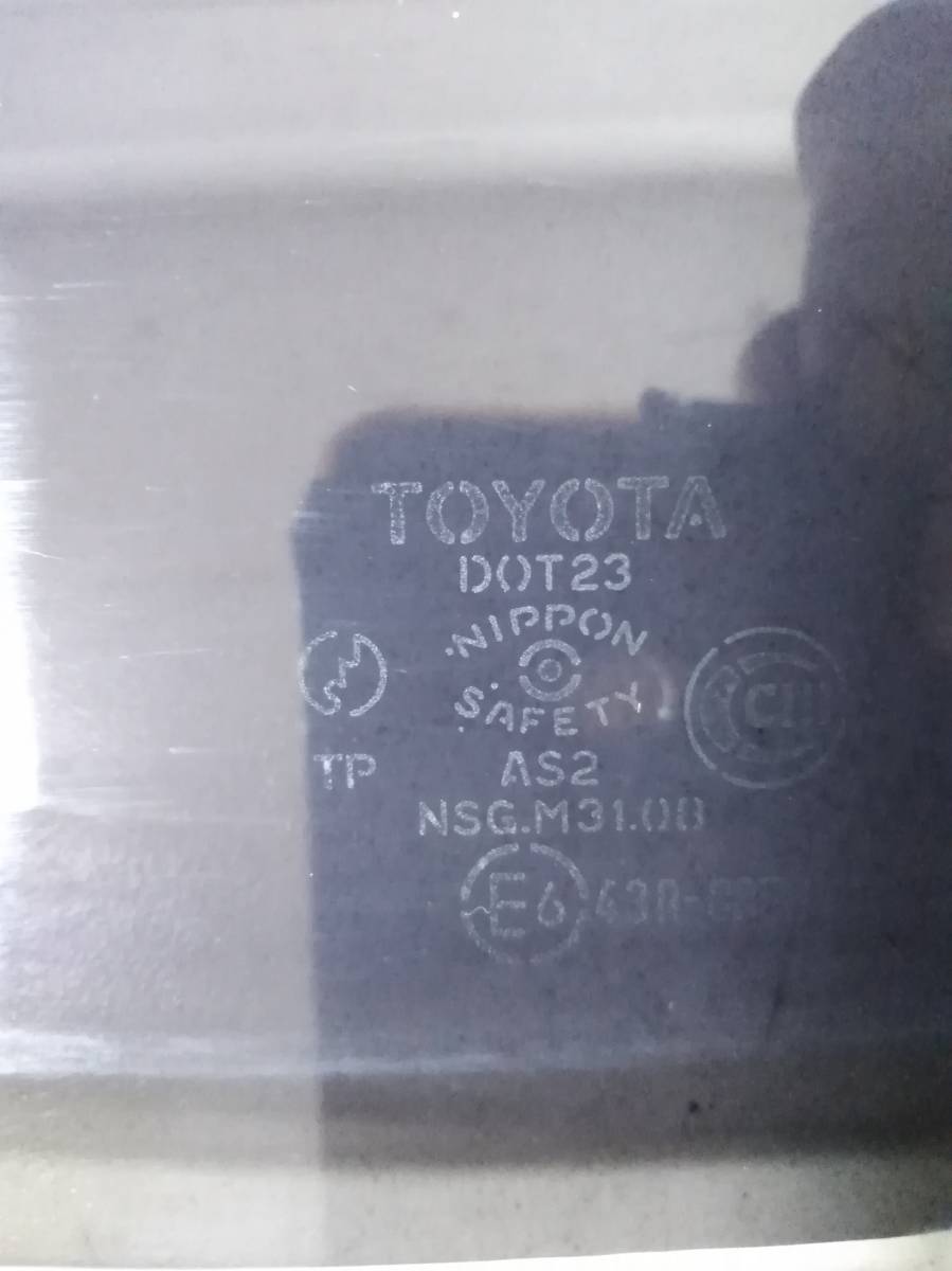Стекло двери задней правой Toyota Corolla E120 2001-2007