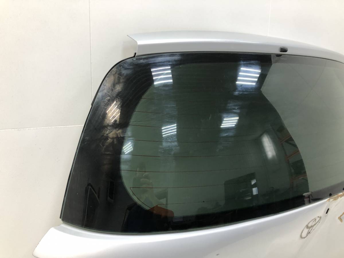 Стекло заднее Toyota Vitz (P10) 1999-2005