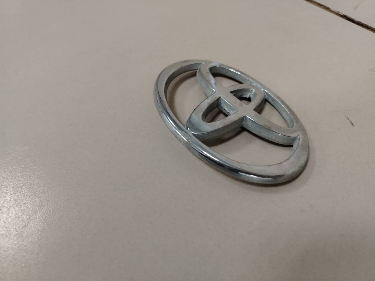 Эмблема Toyota Camry (XV30) 2001-2006 Эмблема Toyota Camry (XV30) 2001-2006