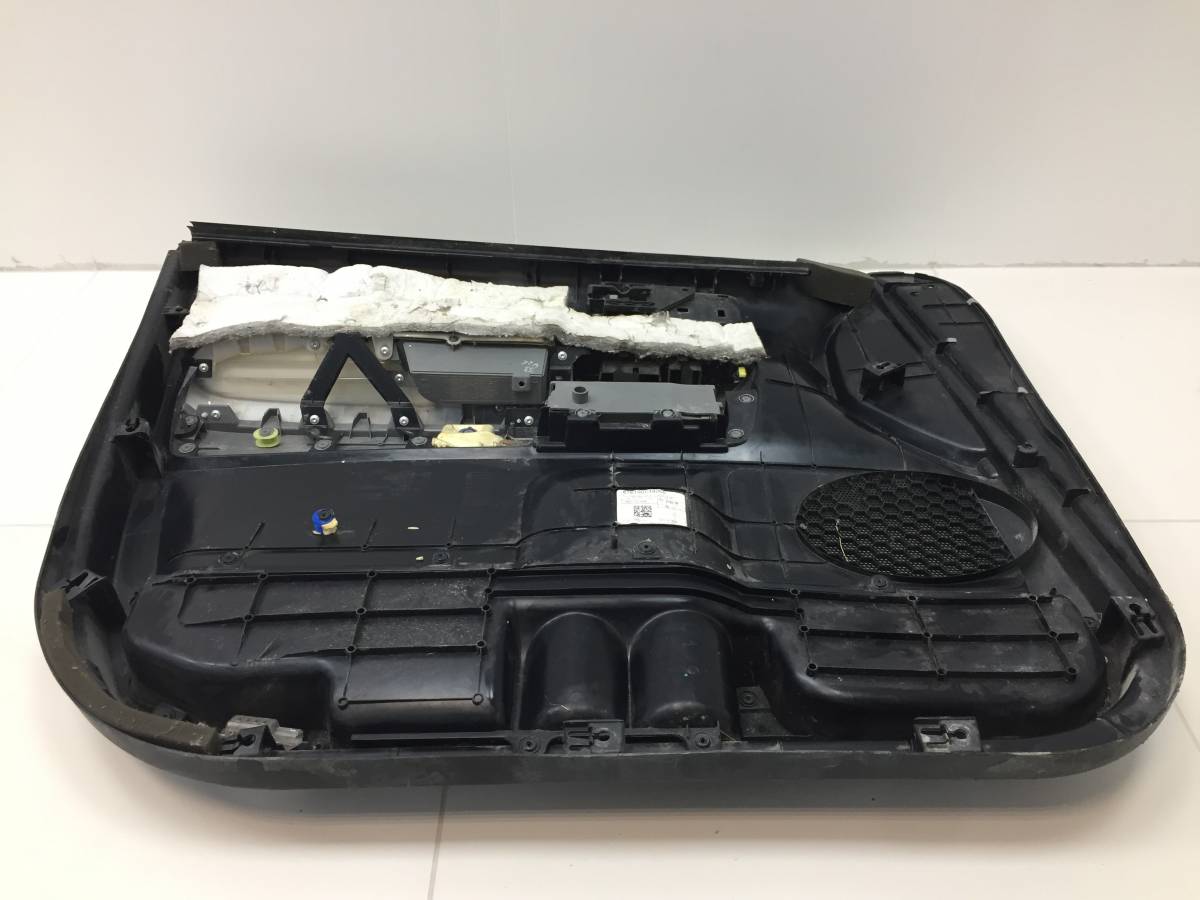 Обшивка двери передней правой Toyota Tundra (XK50) 2006-2010