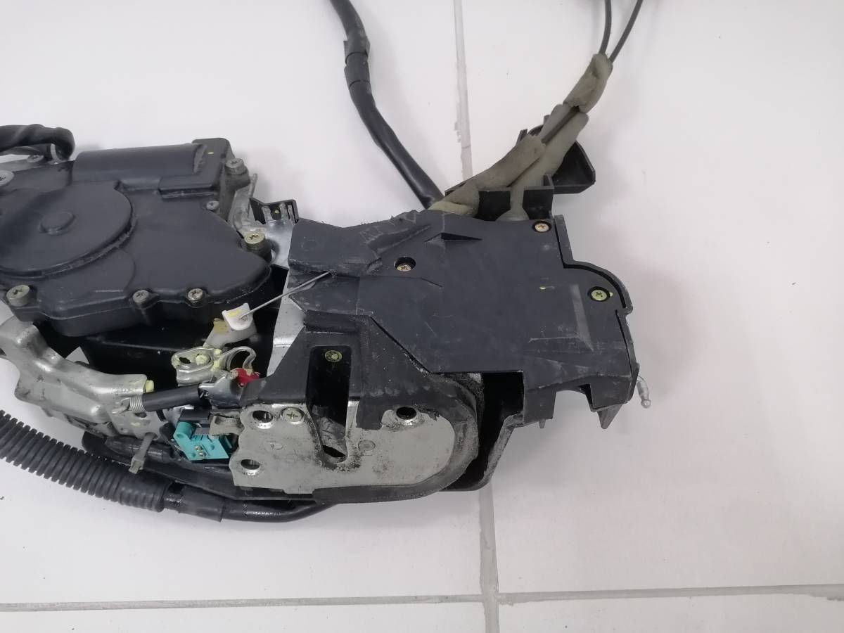 Замок двери передней правой Toyota  Celsior (F30) 2003