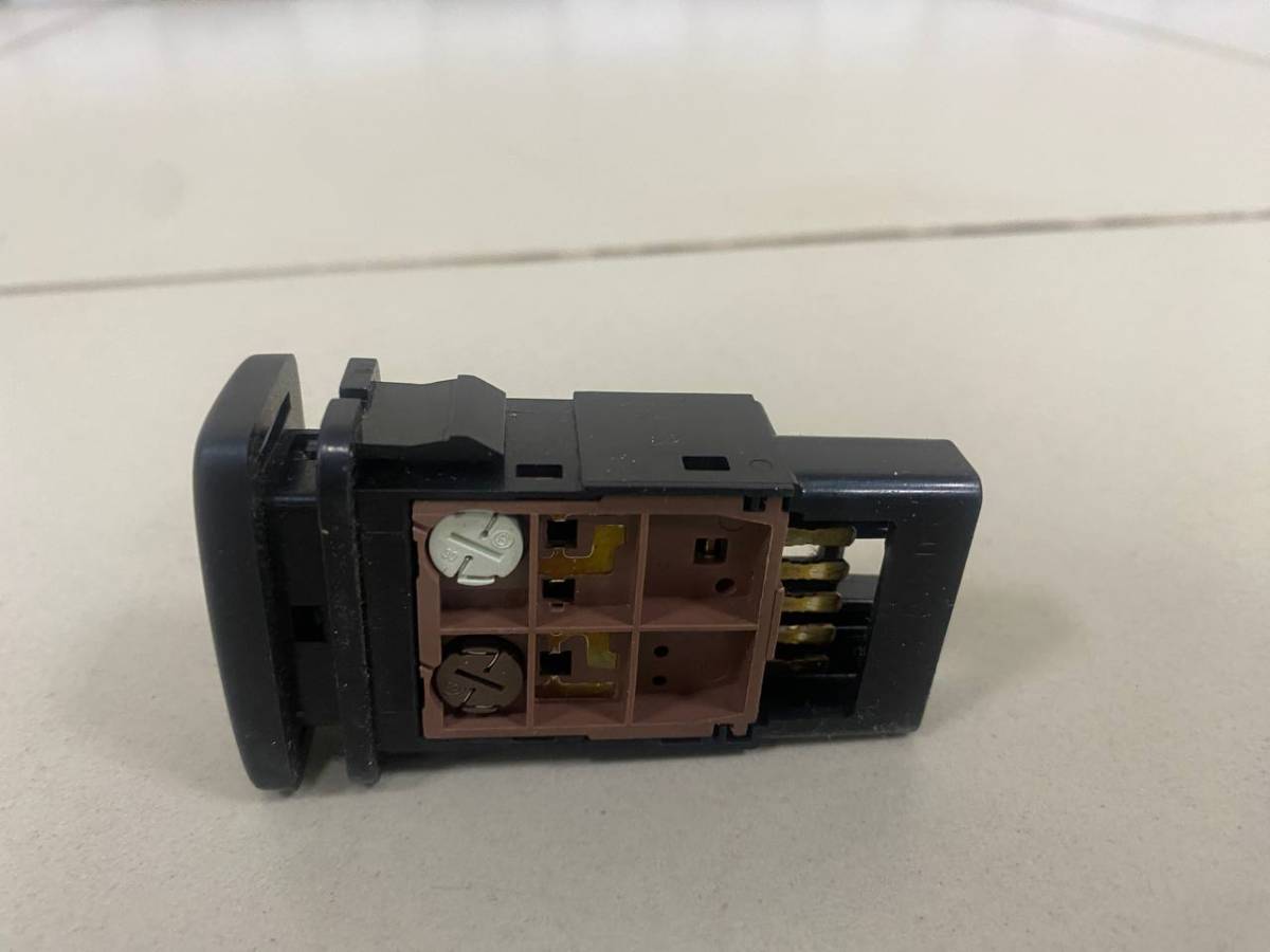 Кнопка обогрева сидений Toyota Camry (XV30) 2001-2006 Кнопка обогрева сидений Toyota Camry (XV30) 2001-2006