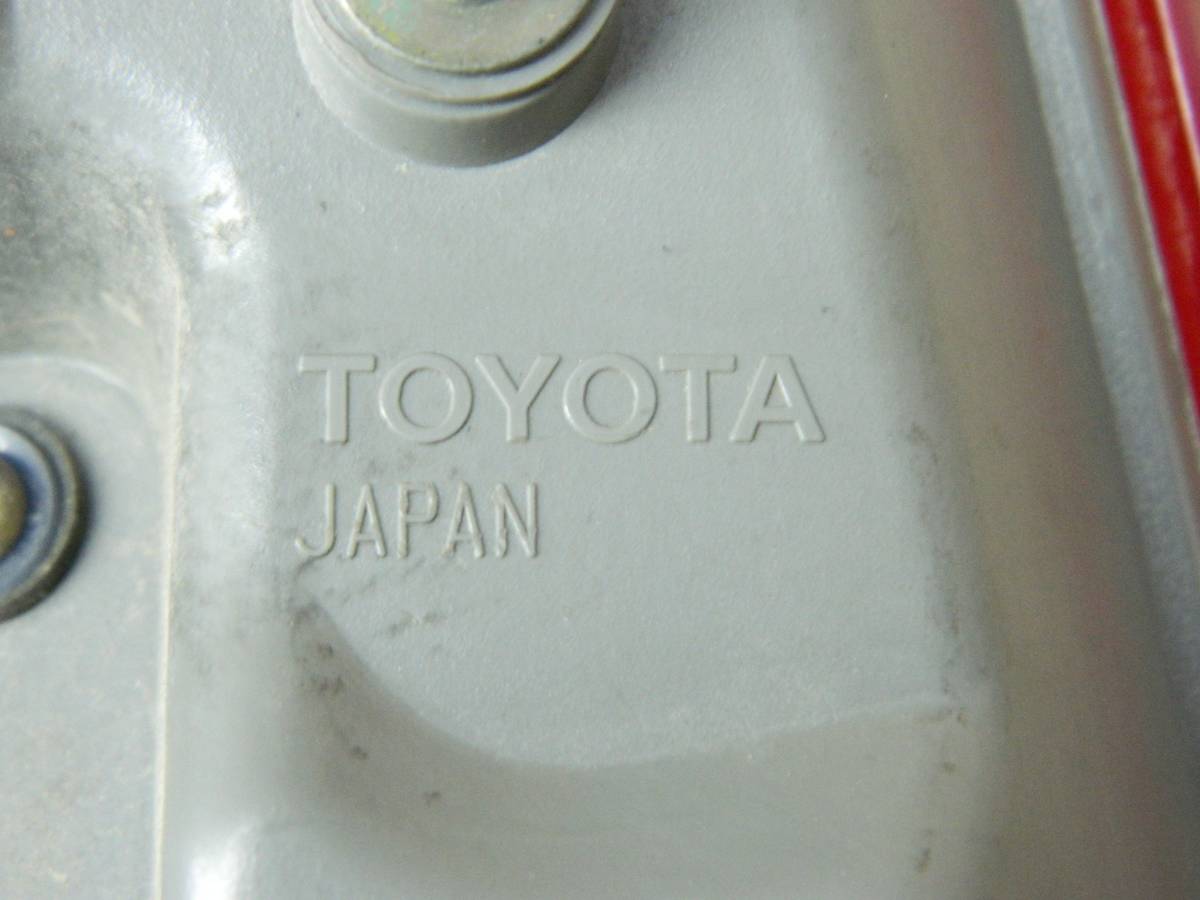 Фонарь задний левый Toyota Isis (XM10) 2004-20017