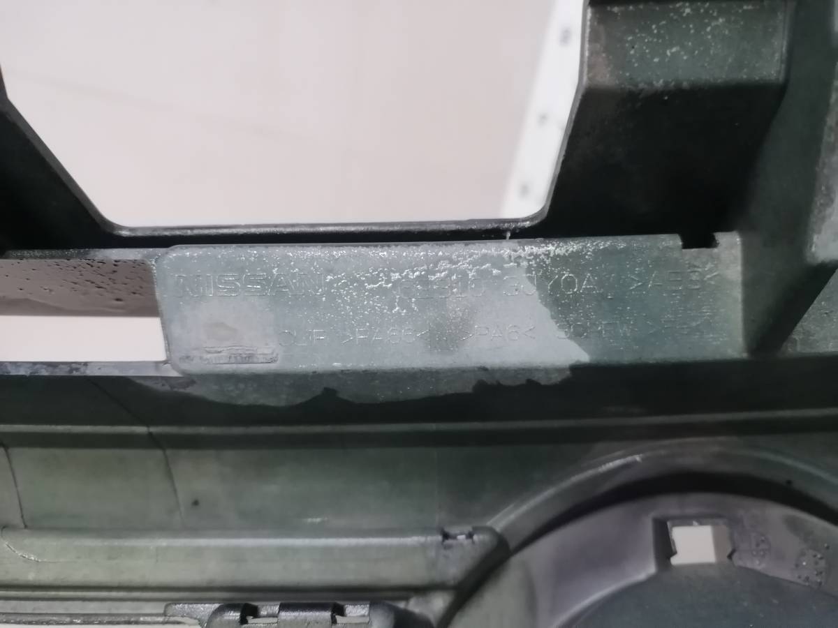 Решетка радиатора Nissan Serena 2013