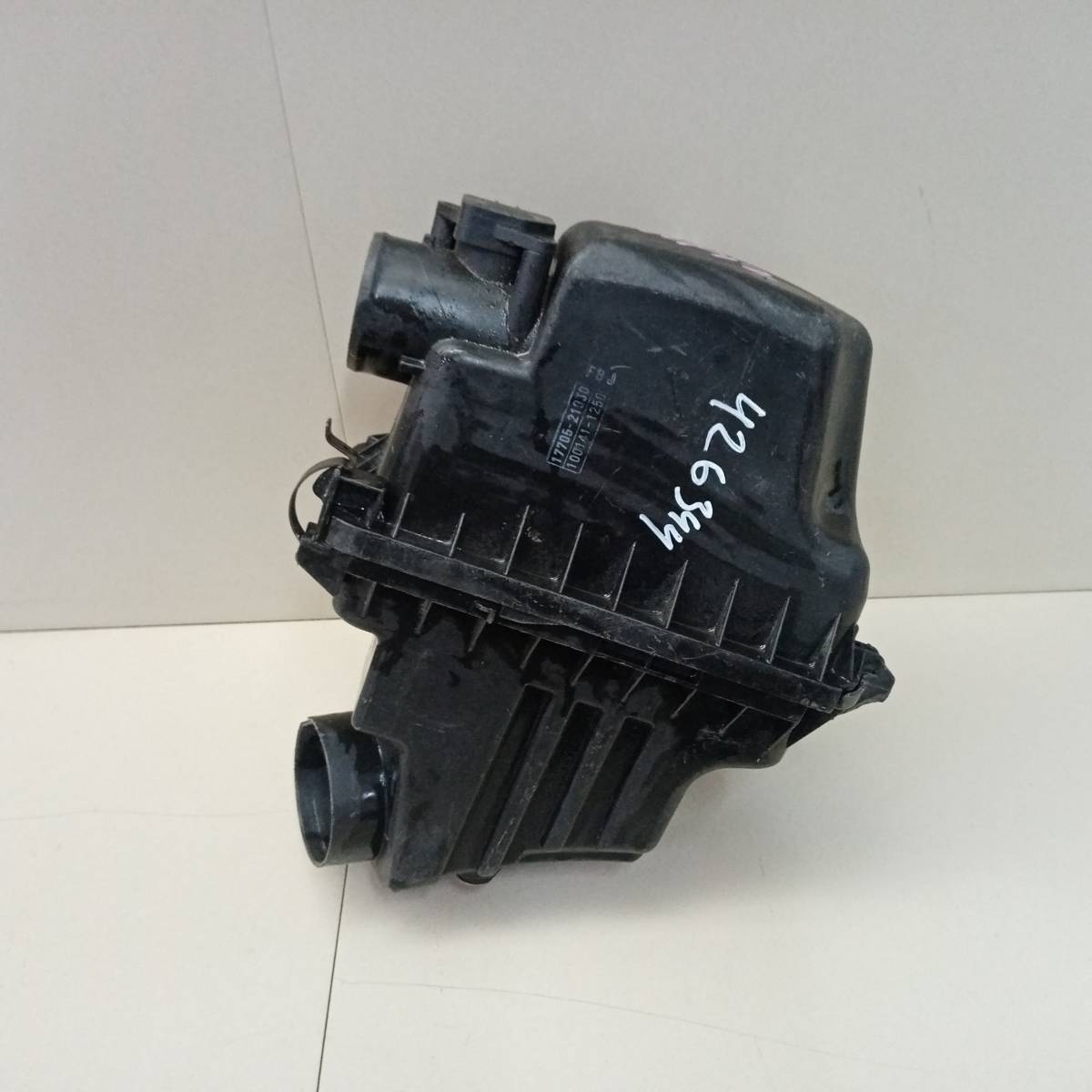 Корпус воздушного фильтра Toyota Vitz (P10) 1999-2005 Корпус воздушного фильтра Toyota Vitz (P10) 1999-2005