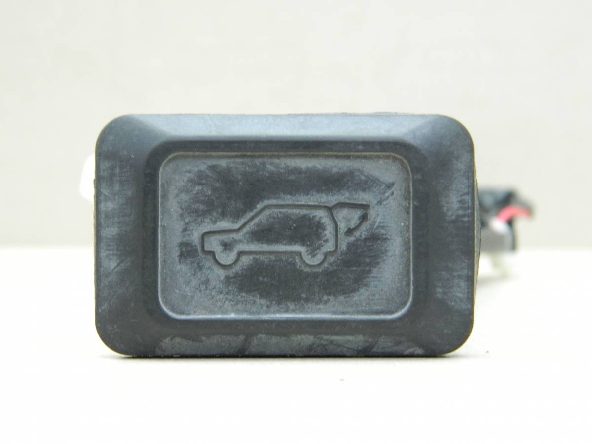 Кнопка открывания багажника Lexus RX 300/330/350/400h (XU30) 2003-2009