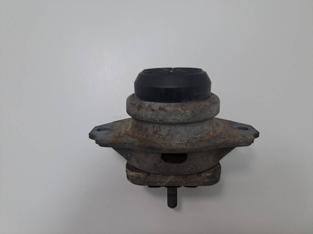 Опора двигателя Land Rover Discovery 3 2004-2009