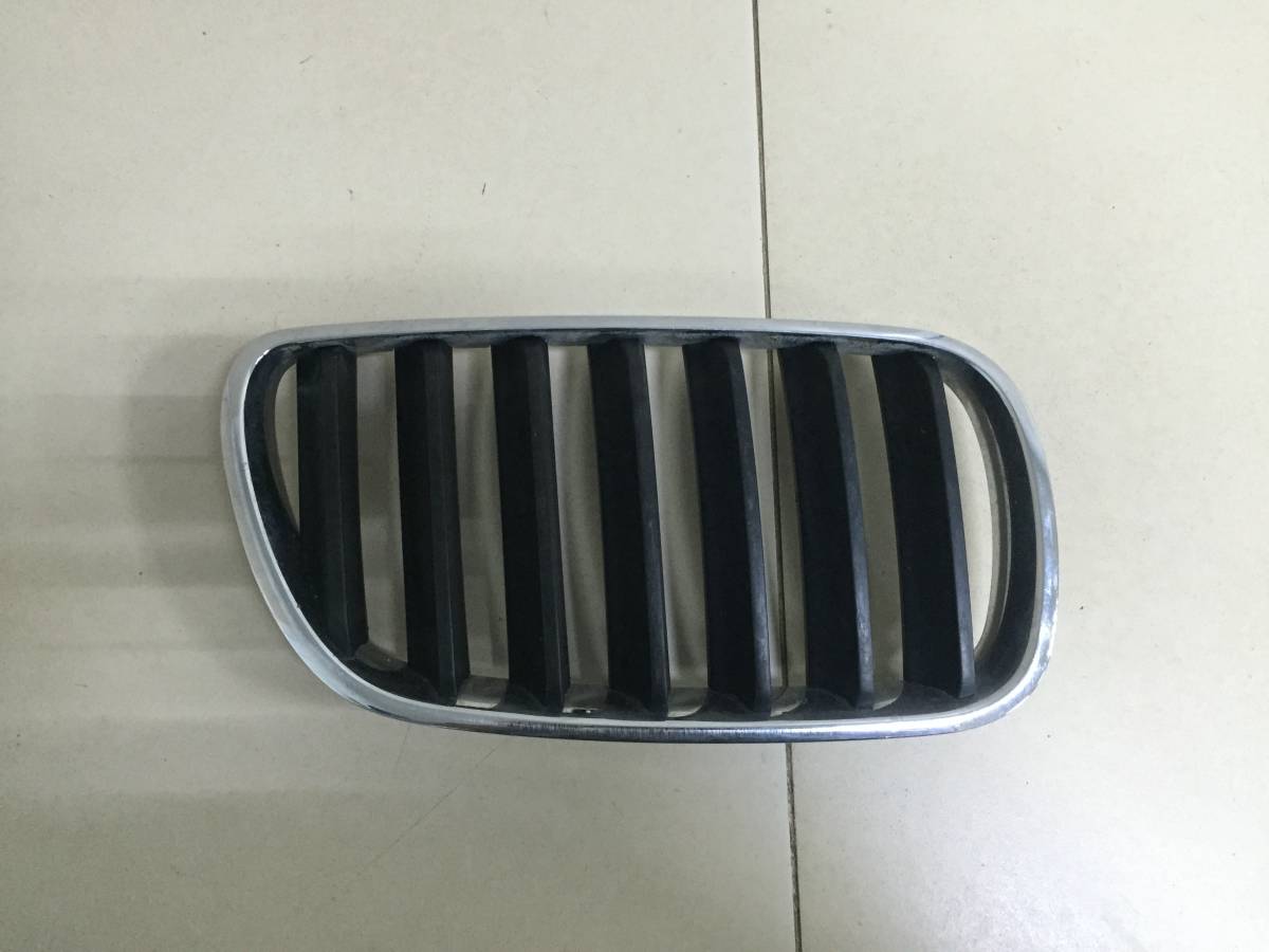 Решетка радиатора правая BMW X3 E83 2004-2010
