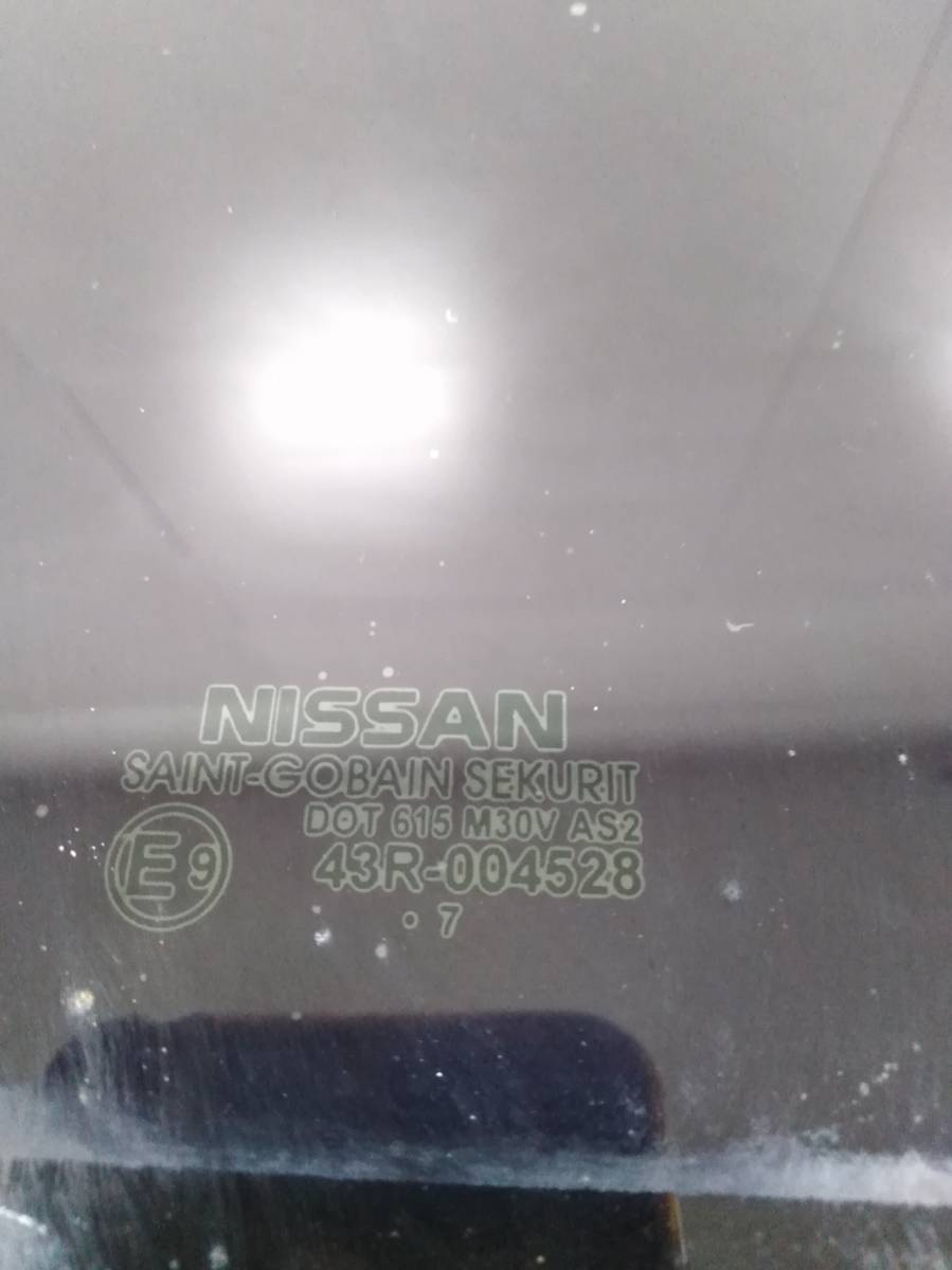 Стекло двери задней правой (форточка) Nissan Tiida (C11) 2007-2014