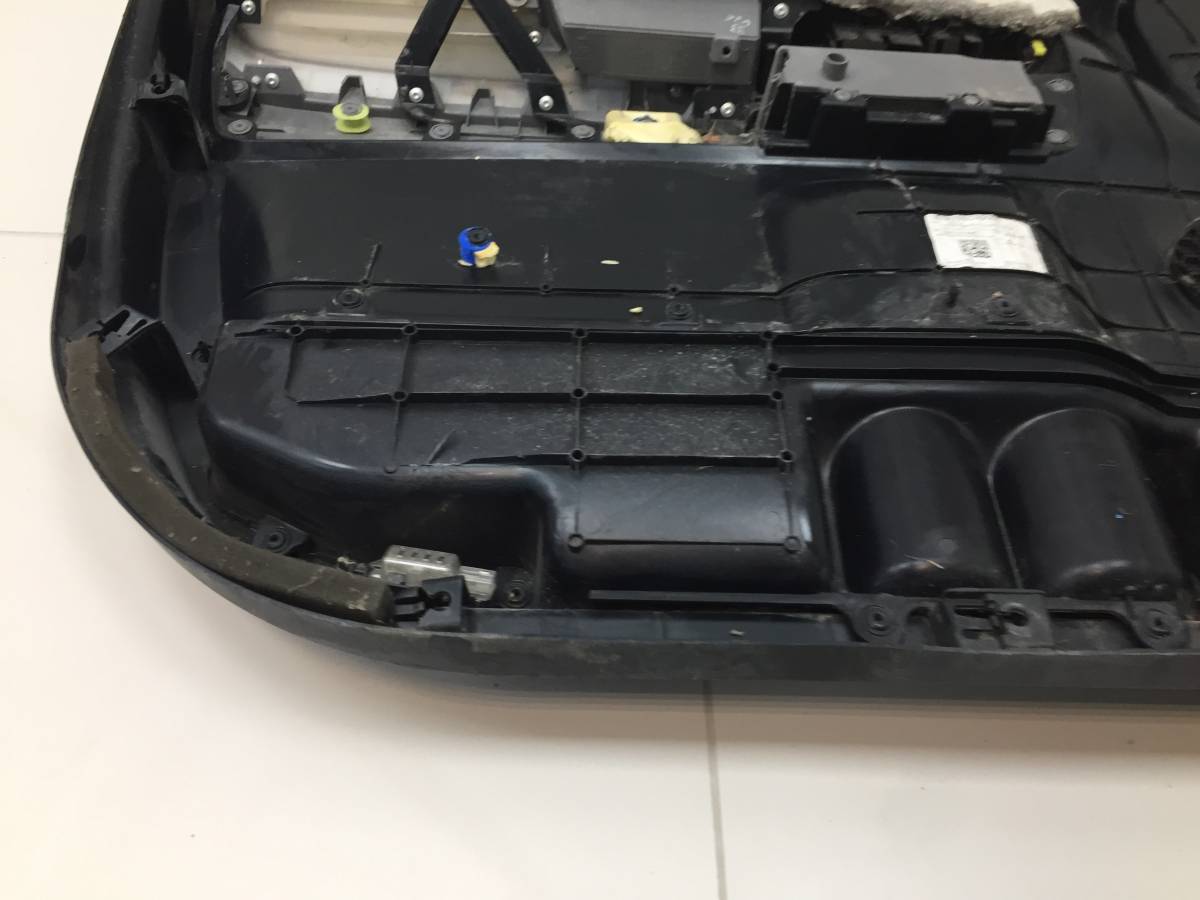 Обшивка двери передней правой Toyota Tundra (XK50) 2006-2010