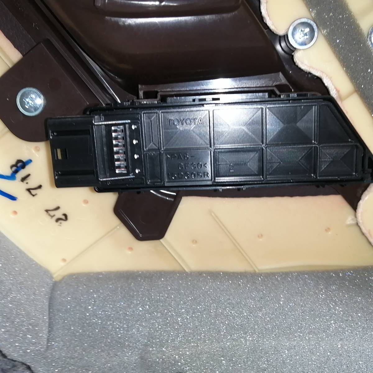 Обшивка двери передней правой Lexus RX 350 2015>