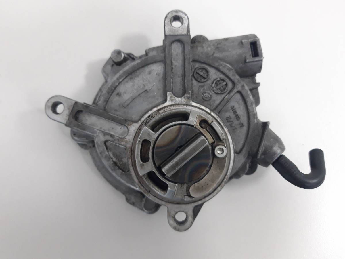 Насос вакуумный Mercedes-Benz C-Class (W203) 2000-2007 Насос вакуумный Mercedes-Benz C-Class (W203) 2000-2007