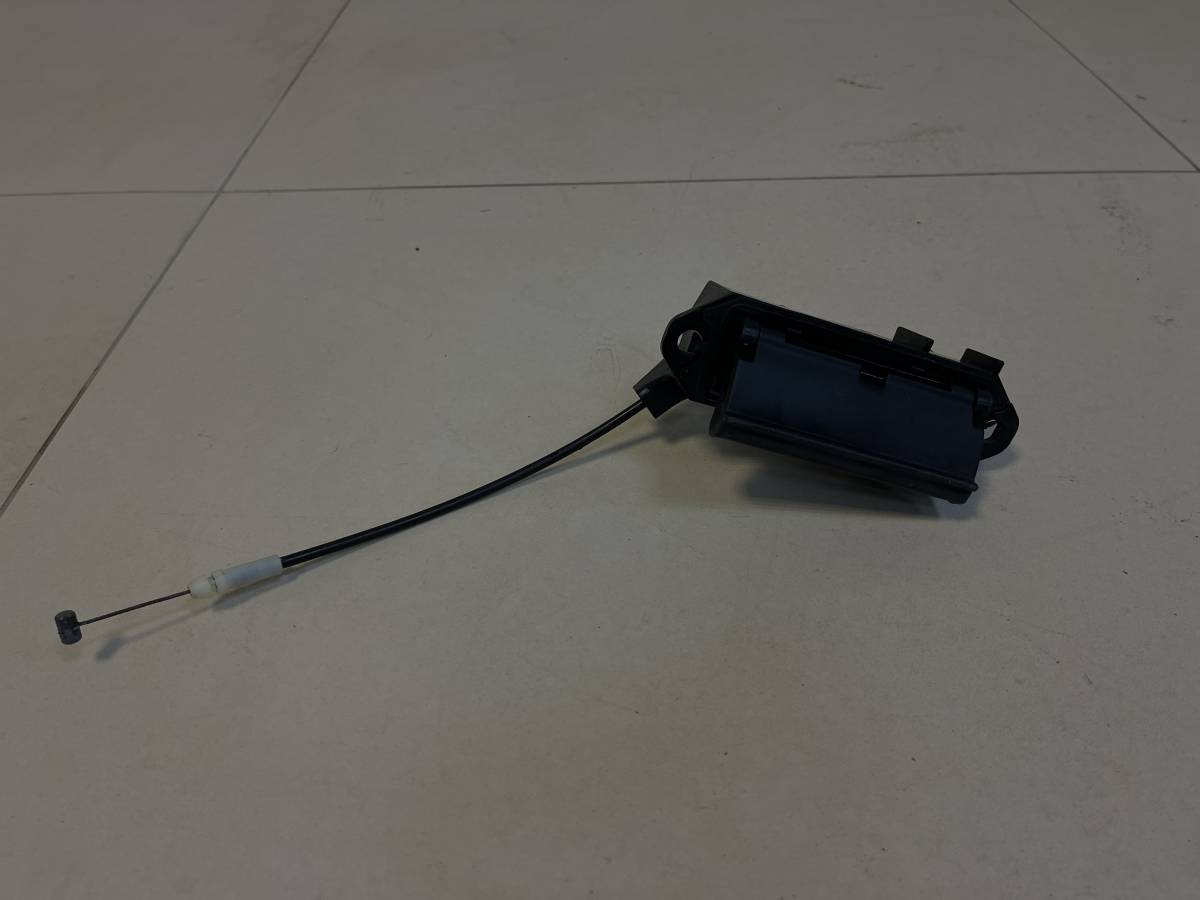 Ручка открывания багажника Toyota Noah (R60) 2001-2007