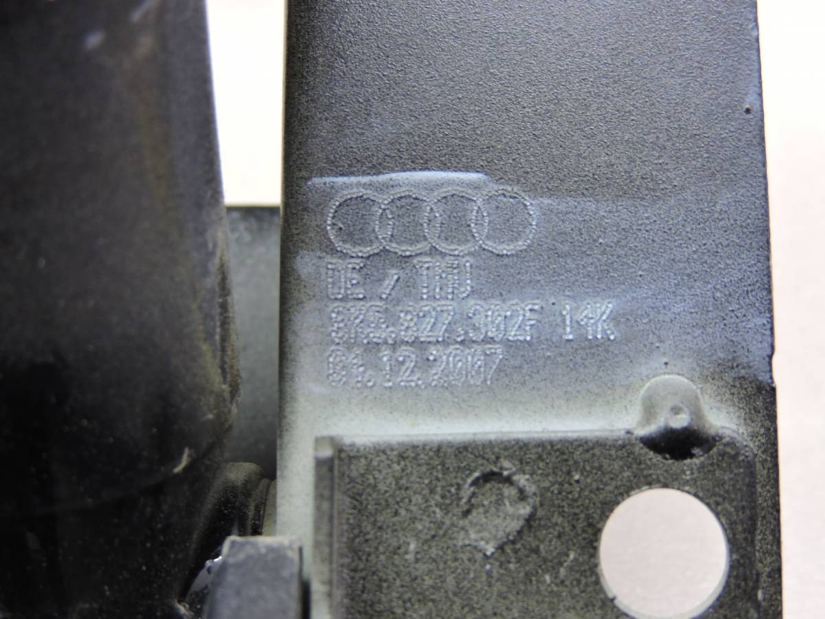 Петля крышки багажника Audi A4 (B8) 2007-2015