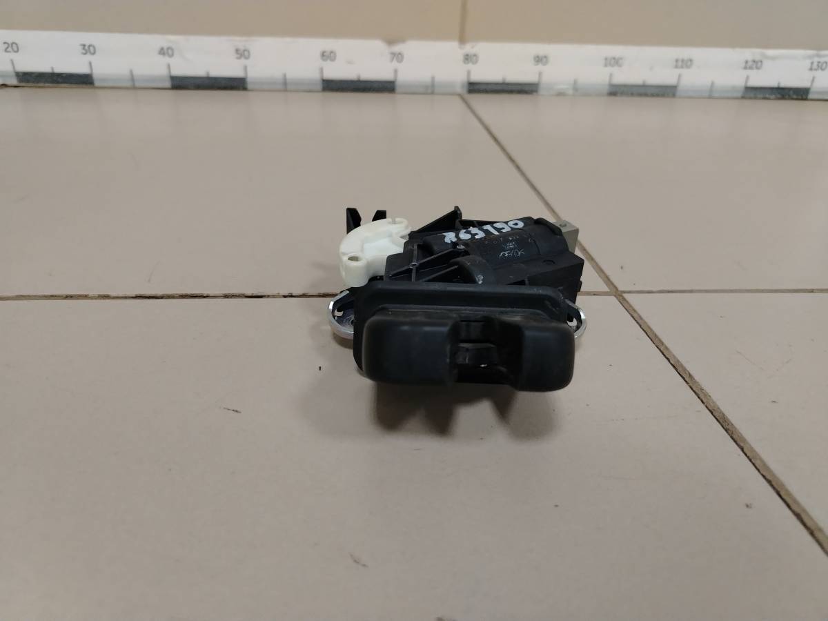 Замок багажника Volkswagen Passat B6 2005-2010