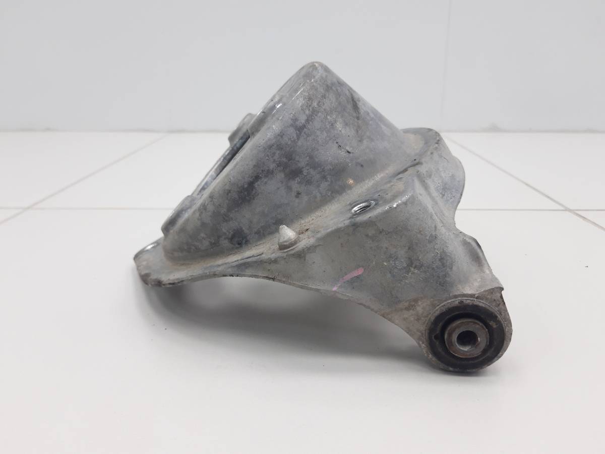 Кронштейн переднего рычага Peugeot 407 2004-2010