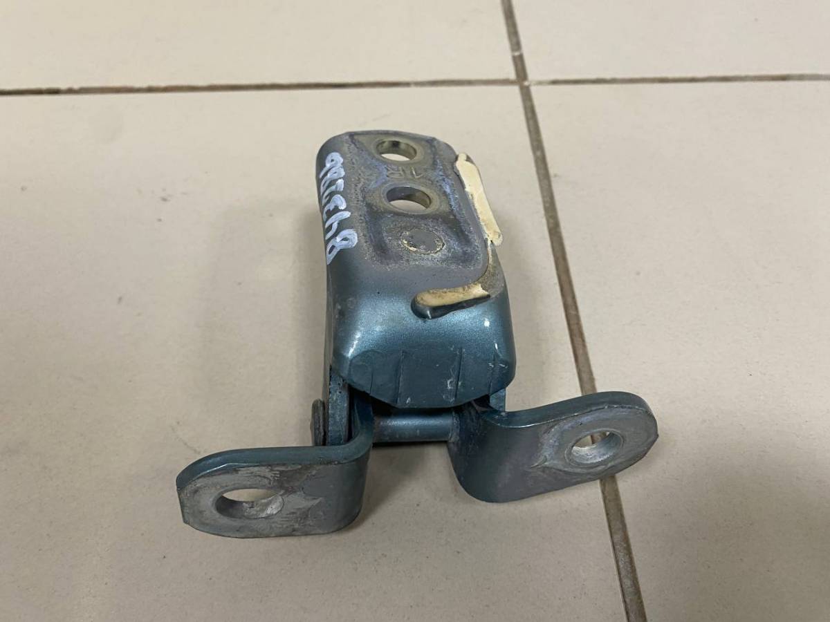 Петля двери передней правой верхняя Toyota Camry (V40) 2006-2011 Петля двери передней правой верхняя Toyota Camry (V40) 2006-2011