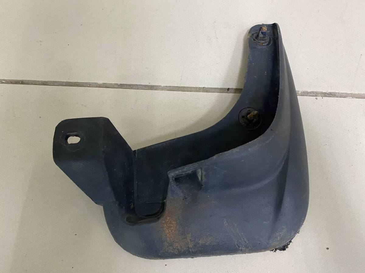 Брызговик передний правый Hyundai Getz 2002-2010
