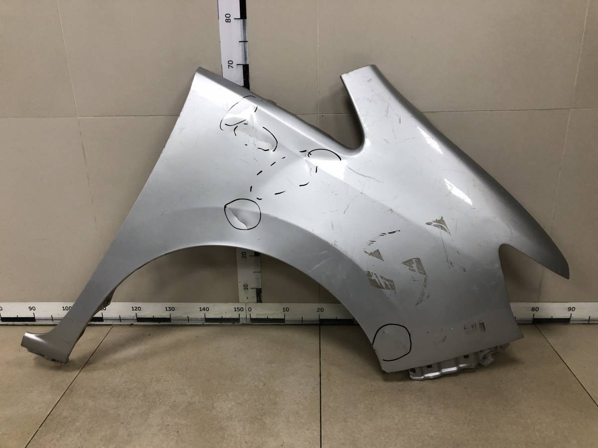 Крыло переднее правое Nissan Serena 4 2010-2013