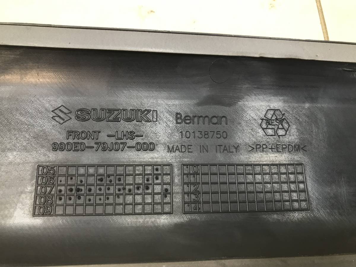 Молдинг передней правой двери Suzuki SX4 2006-2013