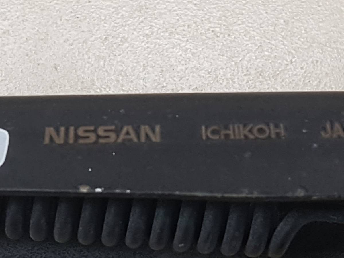 Поводок стеклоочистителя передний правый Nissan Cefiro (A33) 1998-2003