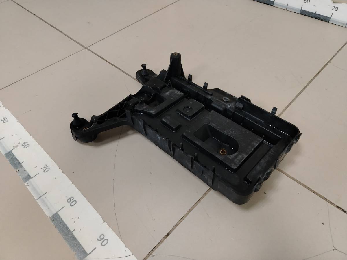 Крепление аккумулятора Volkswagen Passat B6 2005-2010