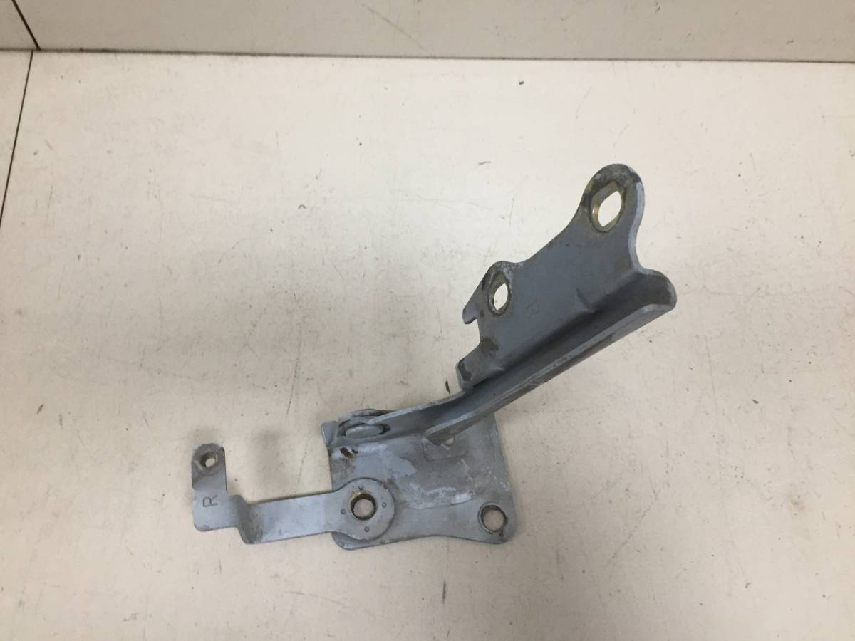 Петля капота правая Kia Spectra 2001-2011