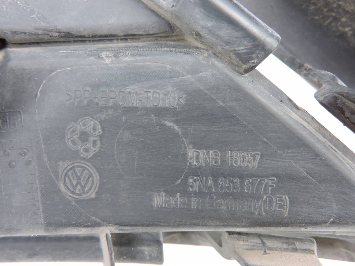 Решетка в бампер центральная Volkswagen Tiguan 2017>