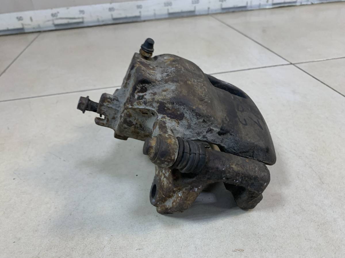 Суппорт передний левый Nissan Almera (N16) 2000-2006