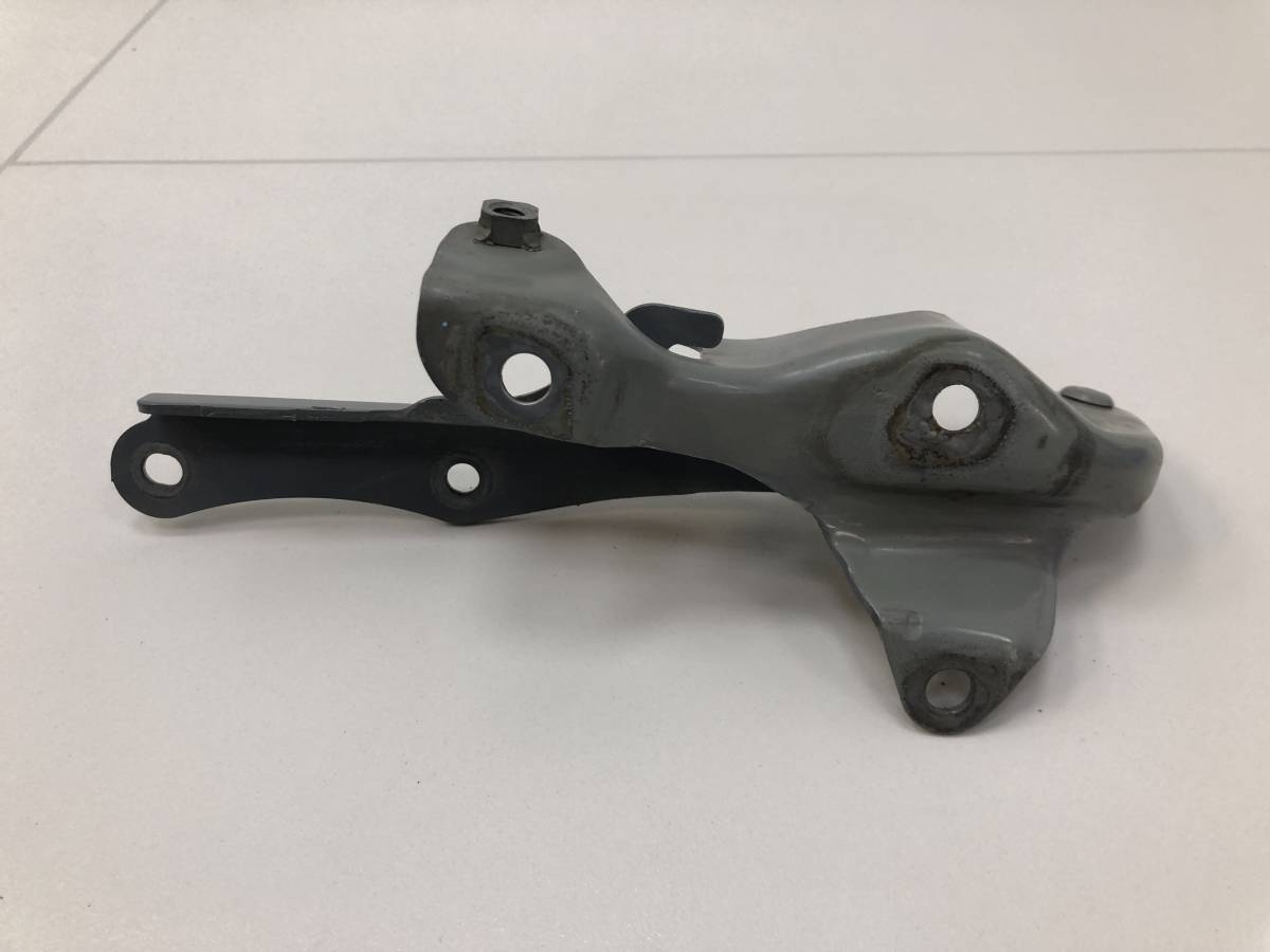 Петля капота левая Subaru Forester (S12) 2008-2012