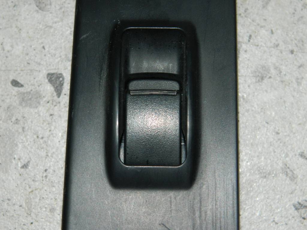 Кнопка стеклоподъемника Mitsubishi L200 (KB) 2006-2016