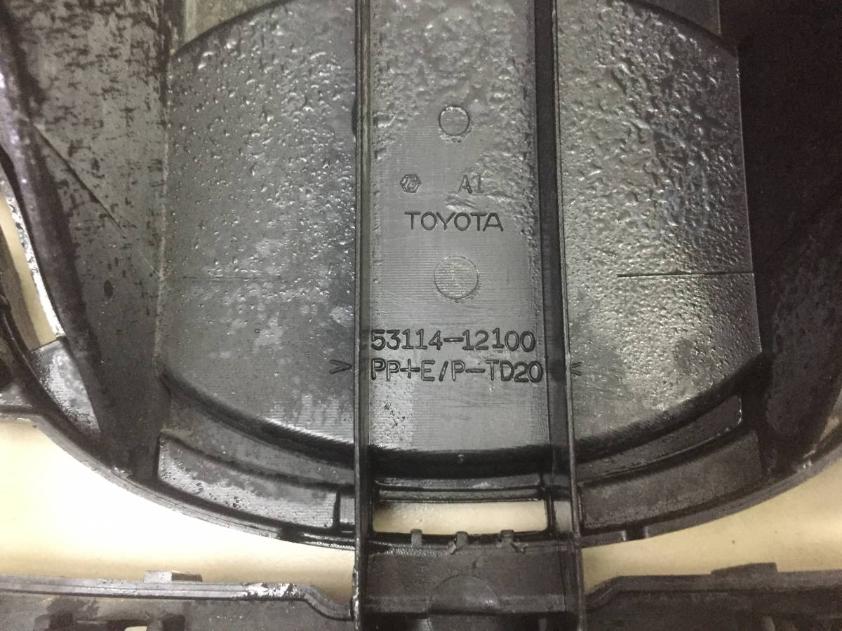 Решетка радиатора Toyota Corolla E150 2006-2013