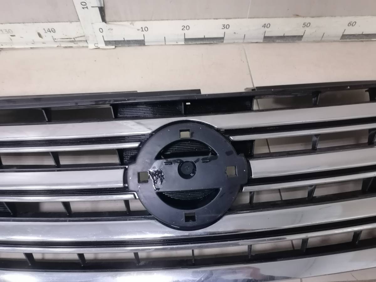 Решетка радиатора Nissan Serena 2013