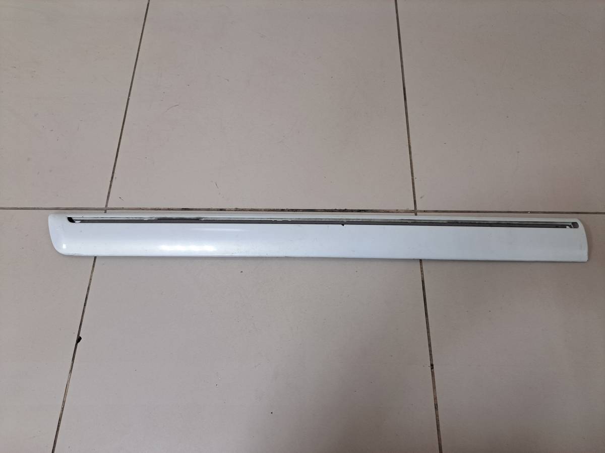 Молдинг передней левой двери Suzuki Grand Vitara 1998-2005