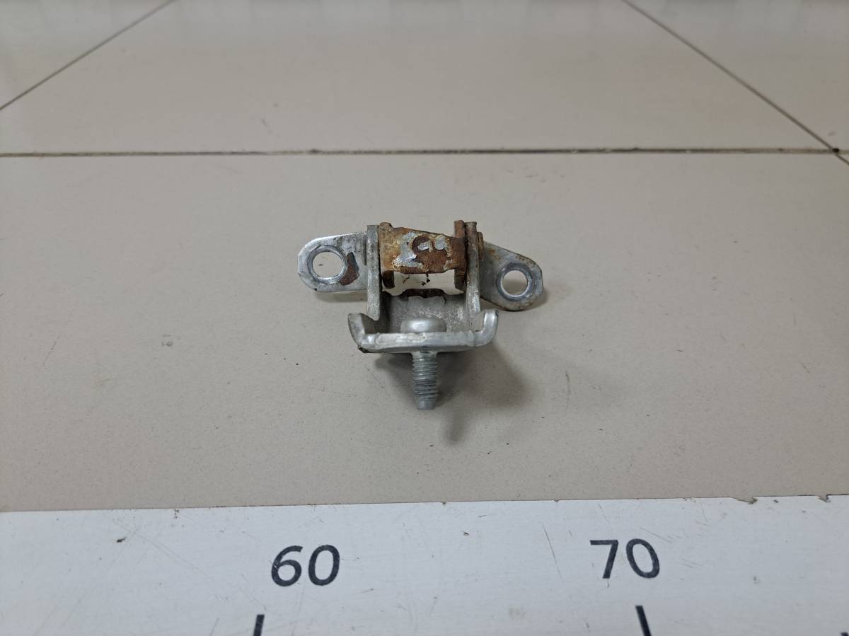 Петля двери задней левой нижняя Toyota Carina (T210) 1996-2001 Петля двери задней левой нижняя Toyota Carina (T210) 1996-2001