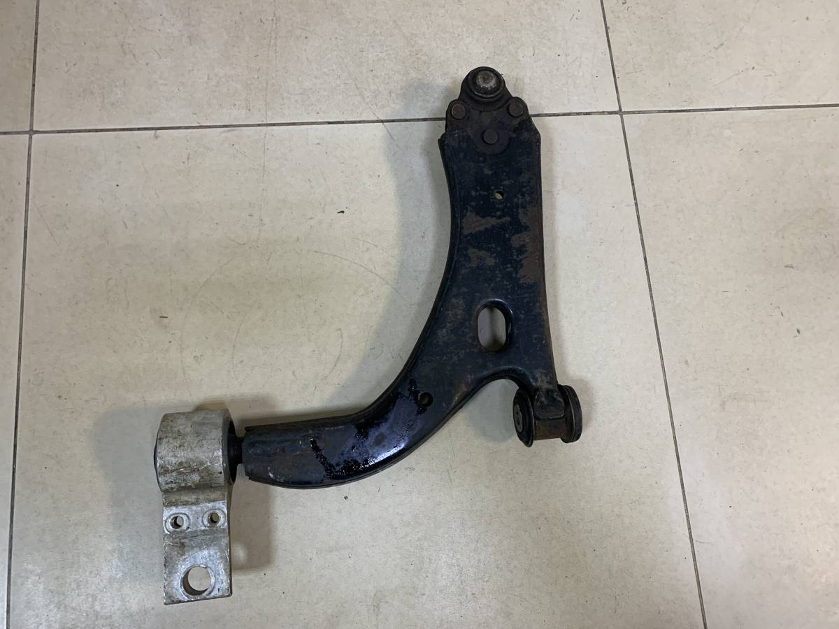 Рычаг передний правый Mazda Demio (DY) 2002-2007