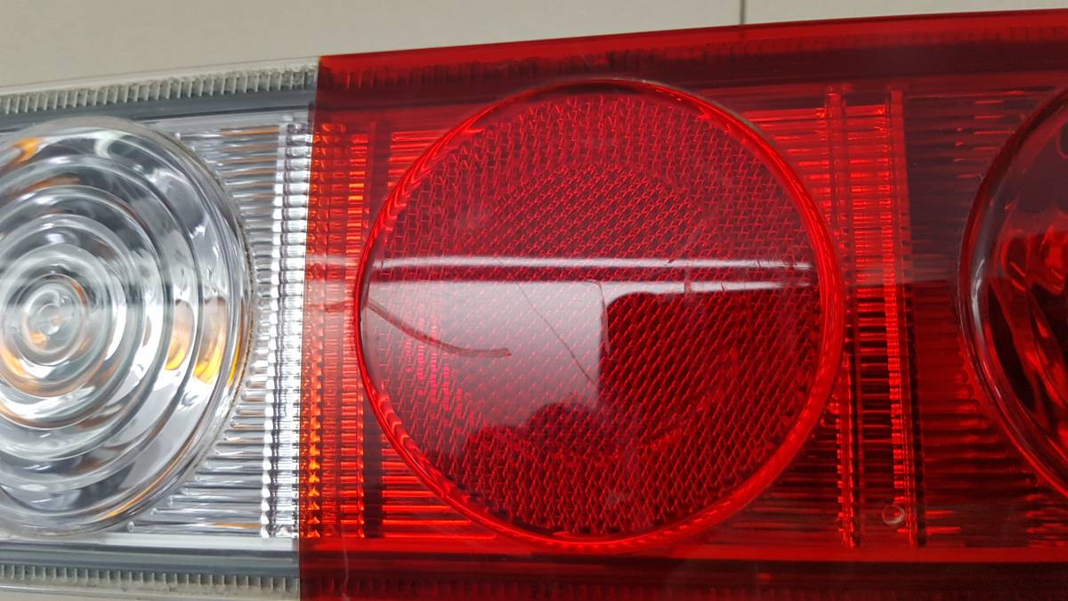 Фонарь задний правый Nissan Cube (Z11) 2002-2008