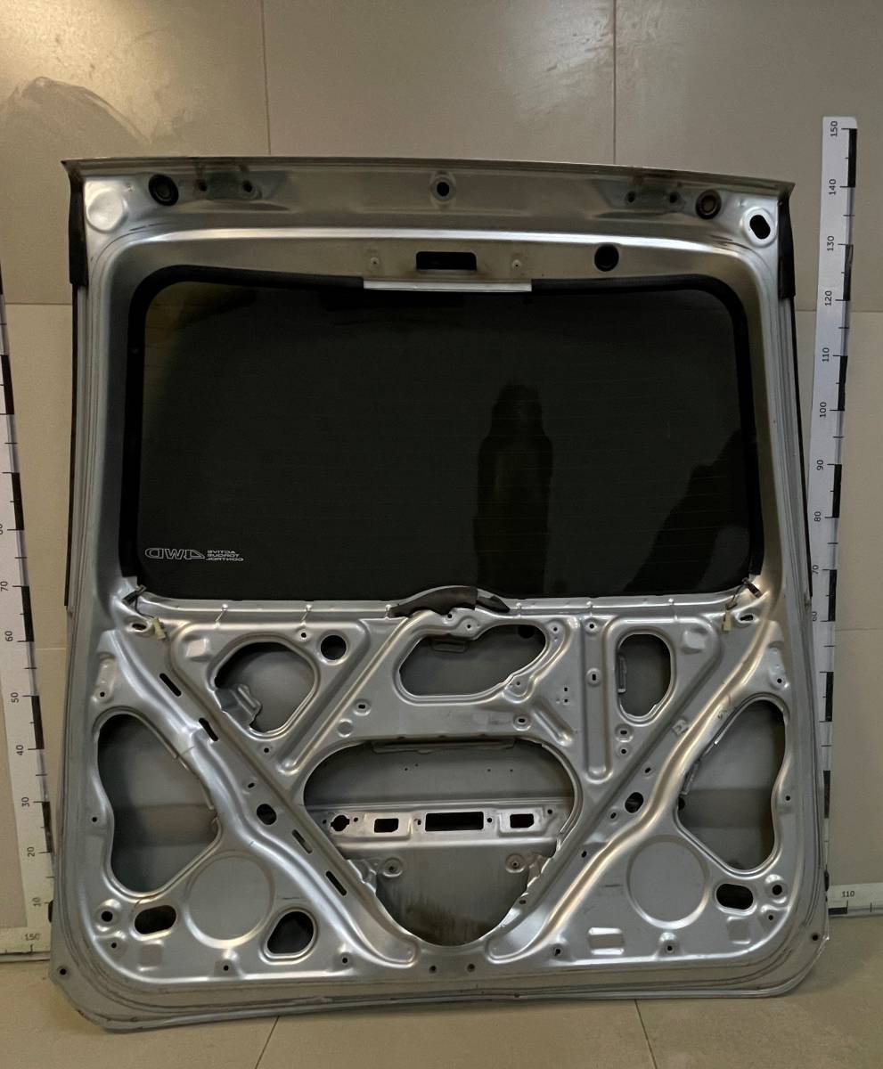 Дверь багажника со стеклом Toyota Noah (R60) 2001-2007