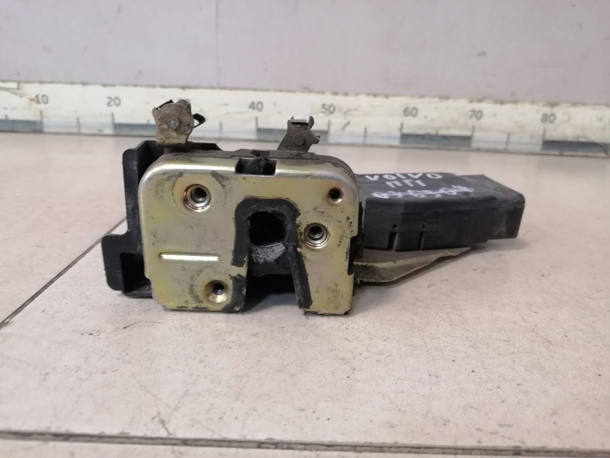 Замок двери передней правой Volvo V40 2001-2004