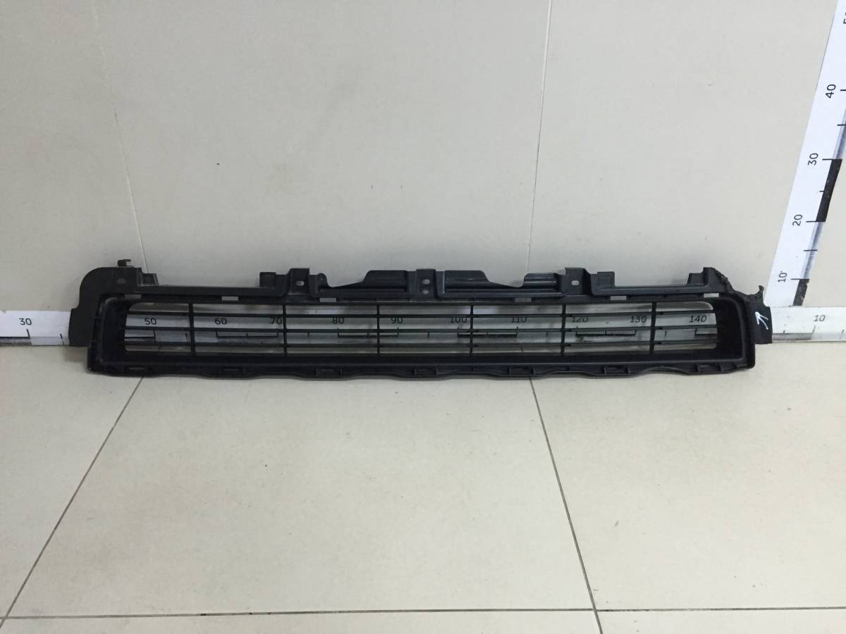 Решетка в бампер центральная Toyota Land Cruiser Prado (J150) 2009>