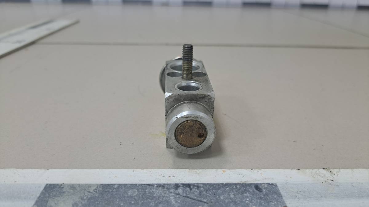 Клапан кондиционера Mercedes-Benz E-Class (W211) 2002-2009 Клапан кондиционера Mercedes-Benz E-Class (W211) 2002-2009