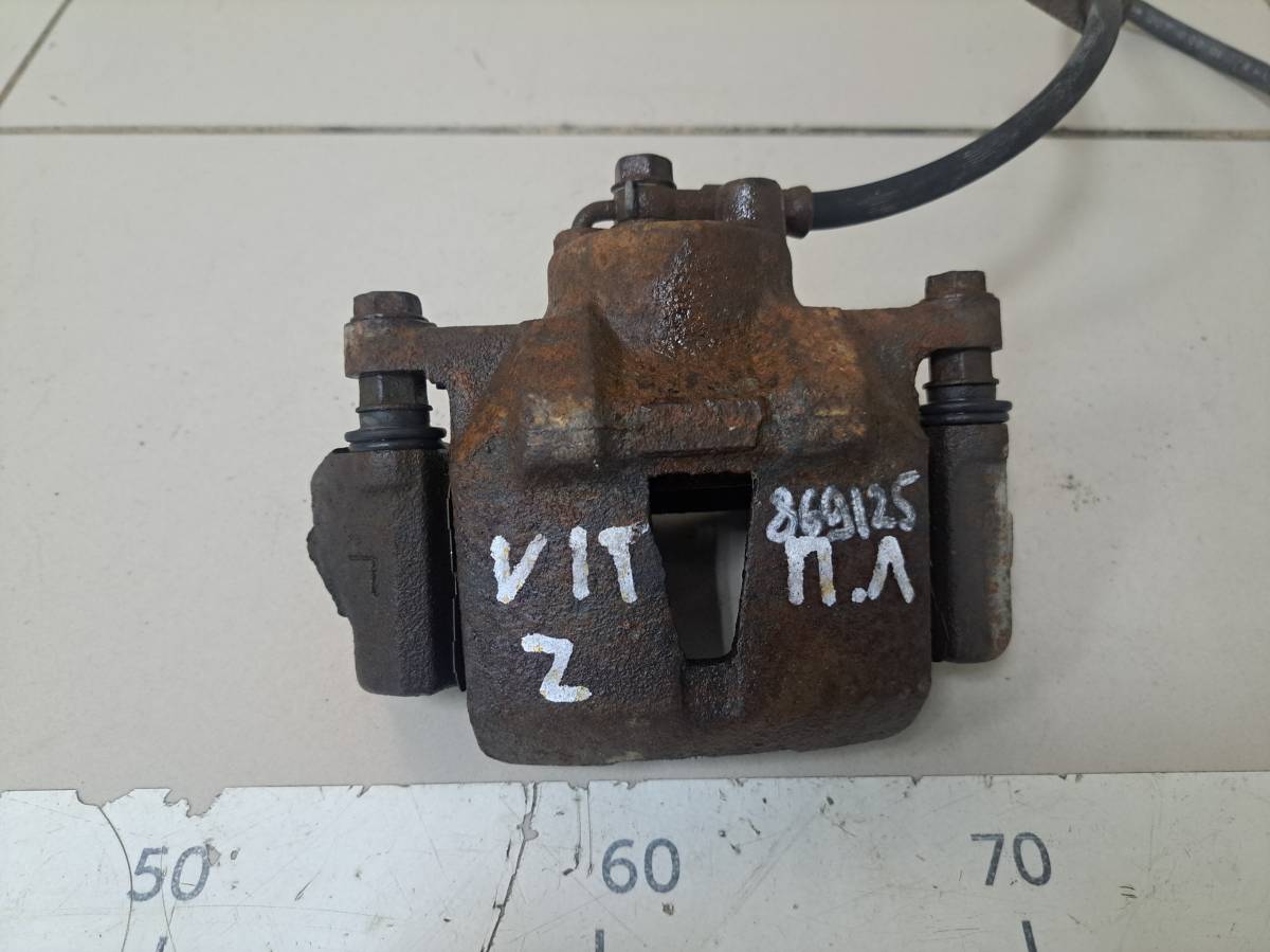 Суппорт передний левый Toyota Vitz P90 2005-2011