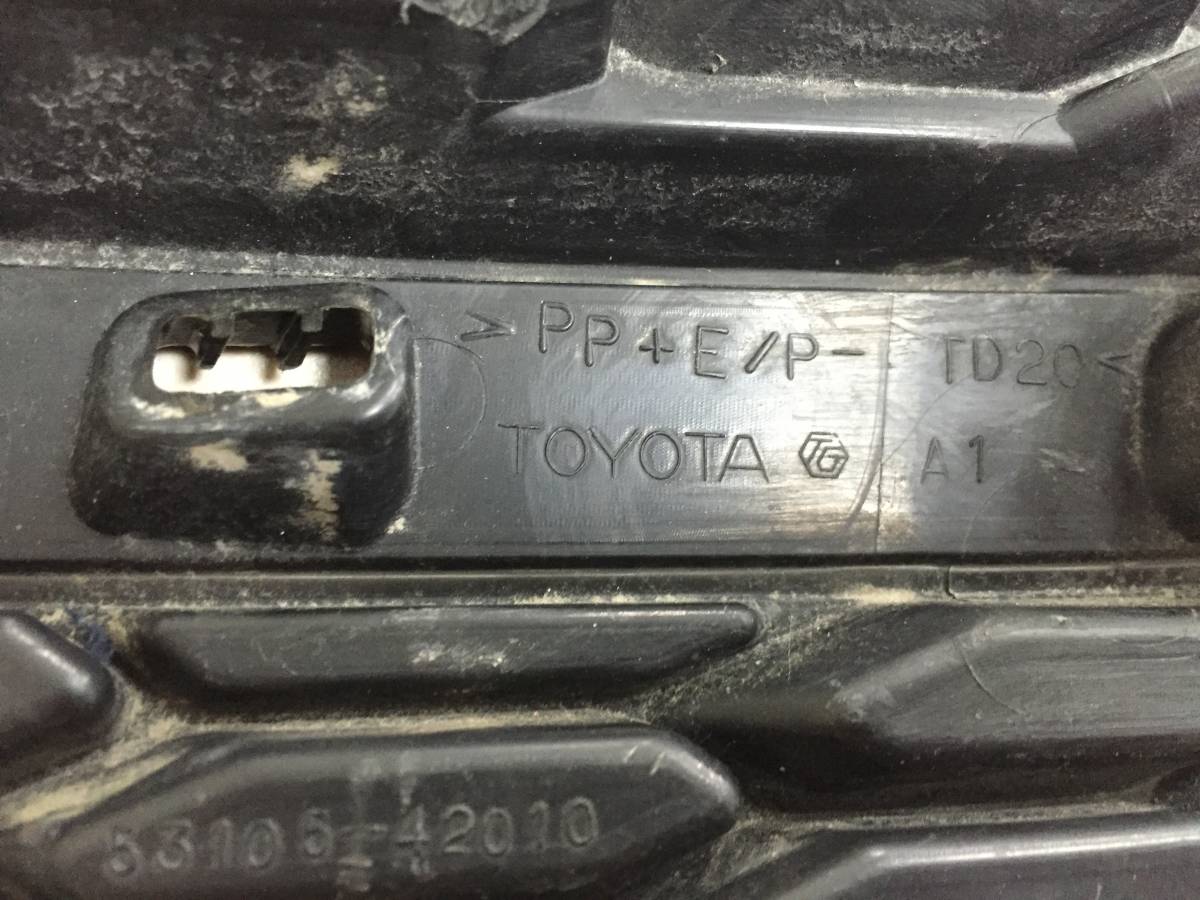 Решетка радиатора правая Toyota Rav 4 (A40) 2013>