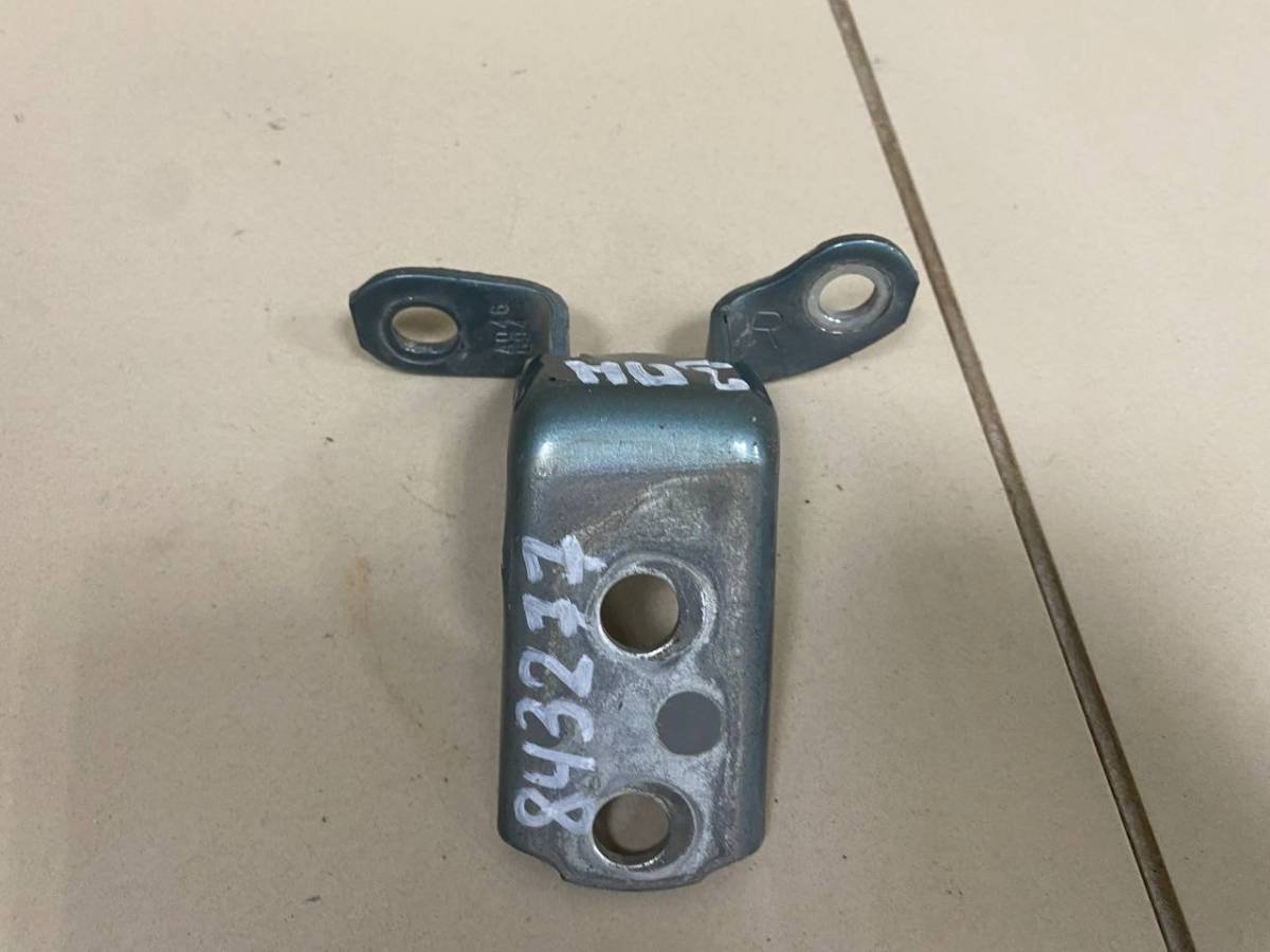 Петля двери задней правой нижняя Toyota Camry (V40) 2006-2011 Петля двери задней правой нижняя Toyota Camry (V40) 2006-2011
