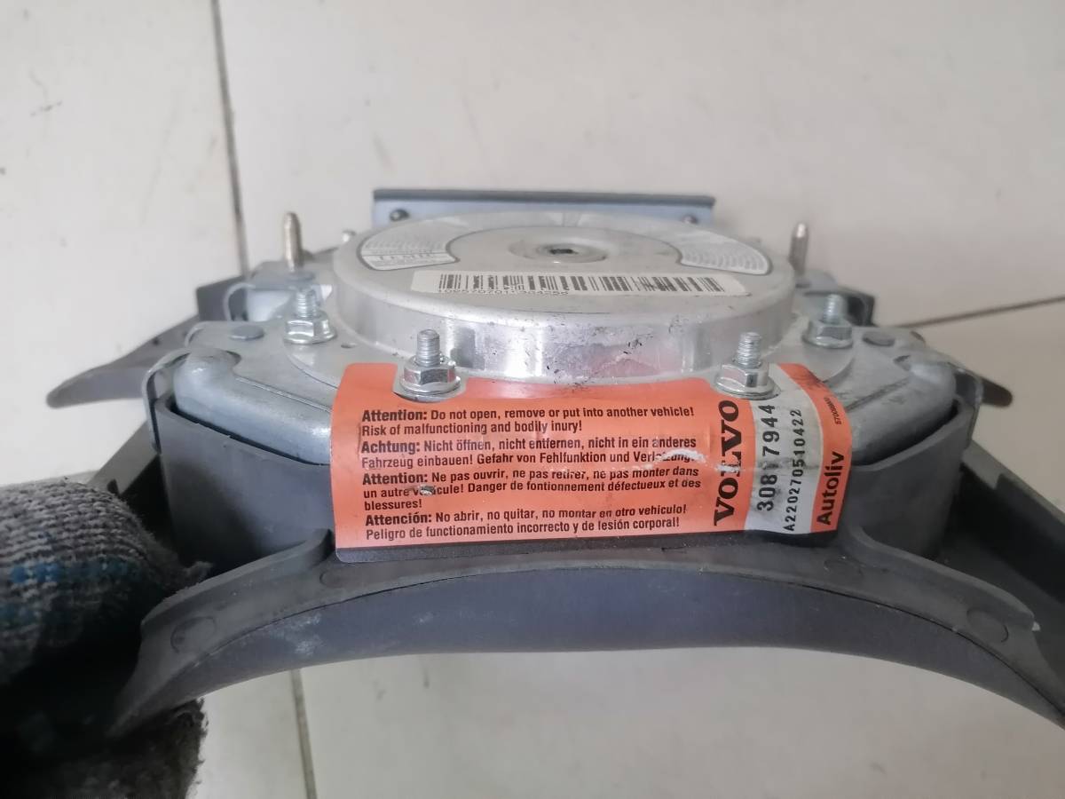 Подушка безопасности в рулевое колесо Volvo S40 1995-2004