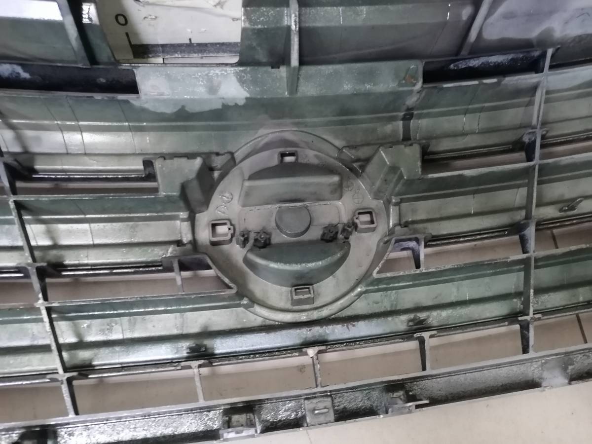 Решетка радиатора Nissan Serena 2013