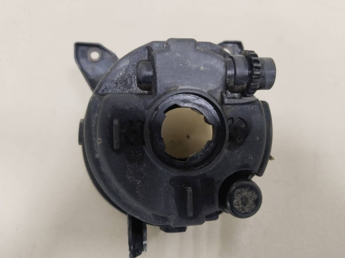 Фара противотуманная левая Toyota Allex 2001-2006