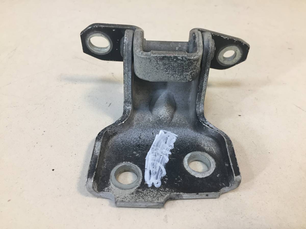 Петля двери передней правой верхняя Suzuki SX4 2006-2013