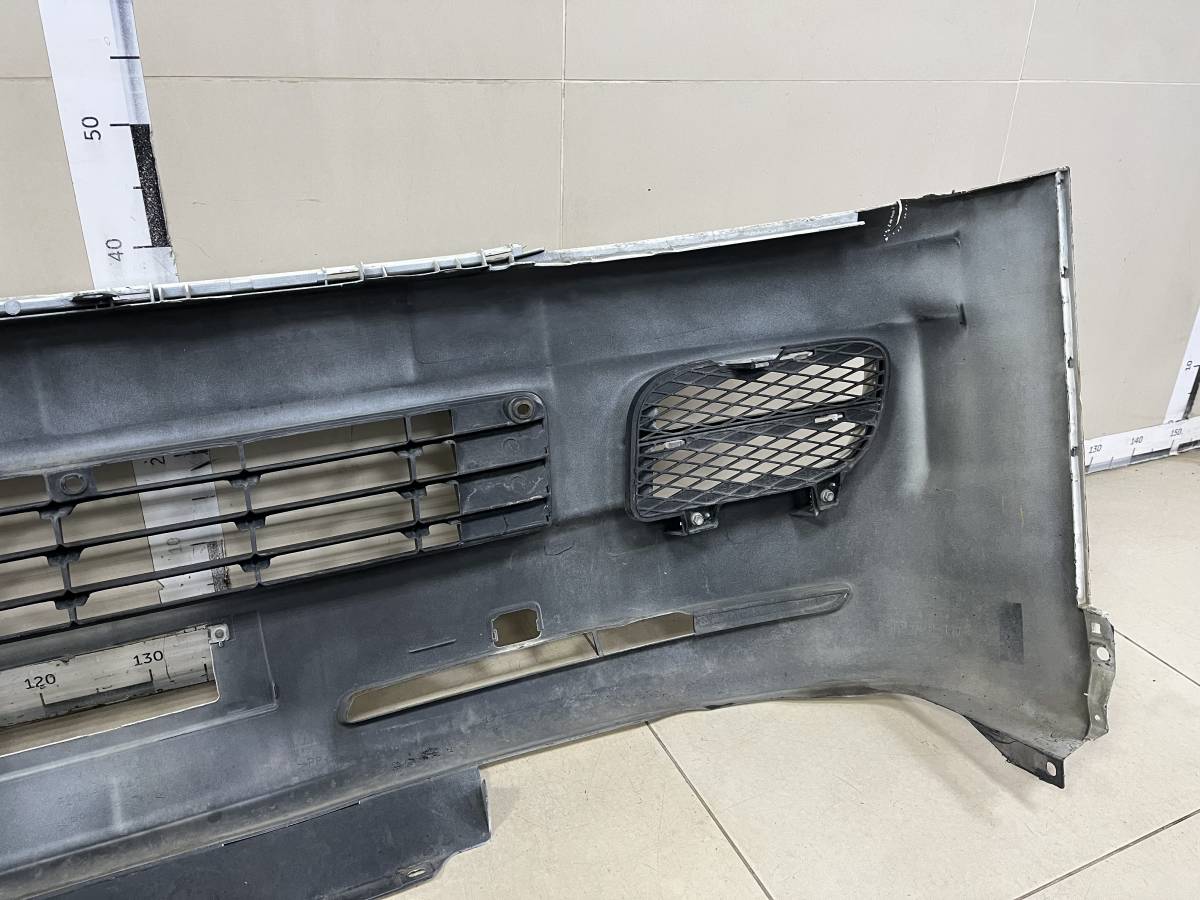 Бампер передний Toyota Hiace H200 2005-2015