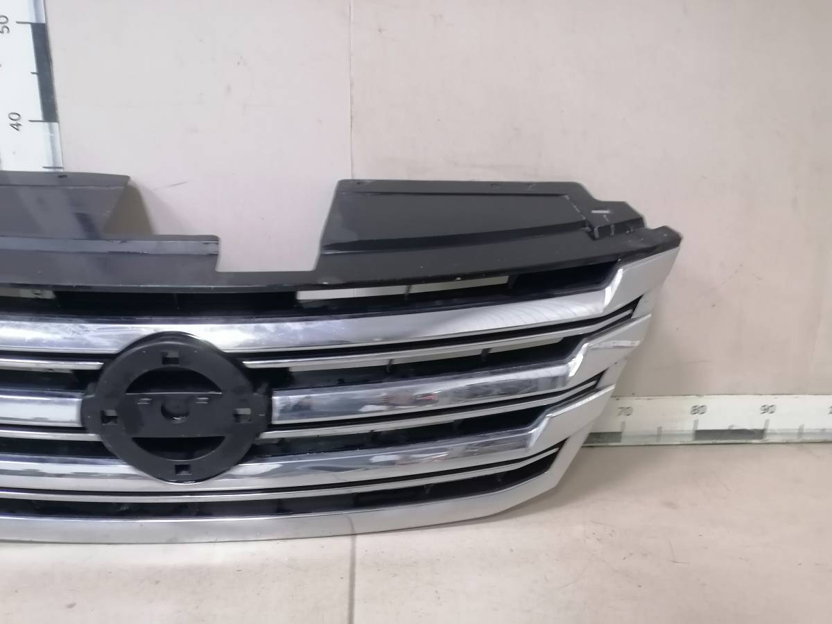 Решетка радиатора Nissan Serena 2013